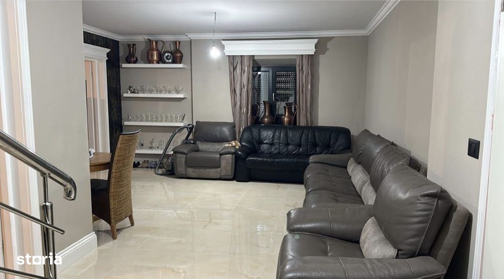 Casa cu 8 camere, 750 mp teren , Radauti