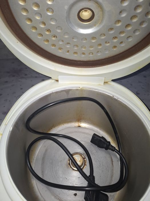 Мультиварка . Бу. Продаётся. Цена 5500.