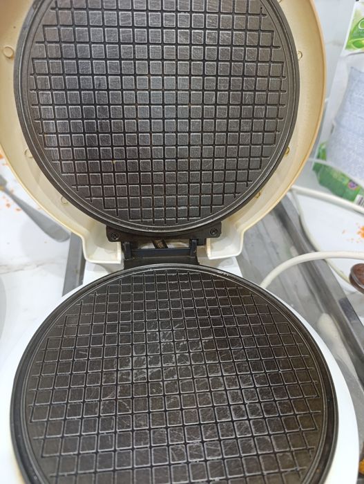 Вафельница электрическая