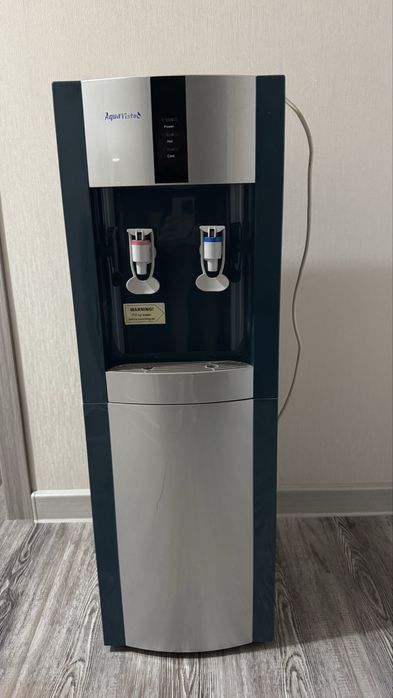 Кулер, диспенсер для воды