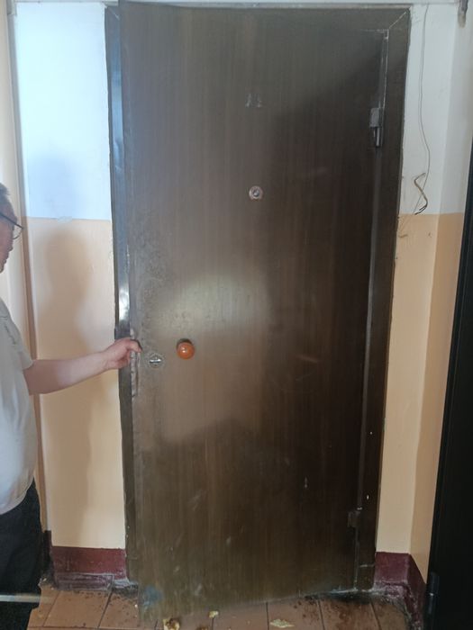 Продам входной дверь