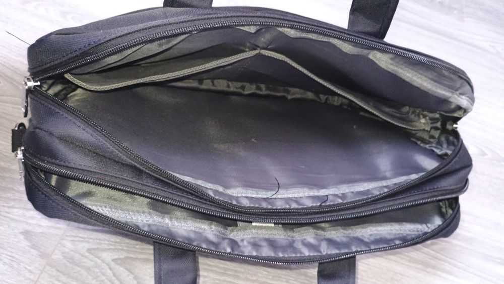 Сумка ноутбук сотилади