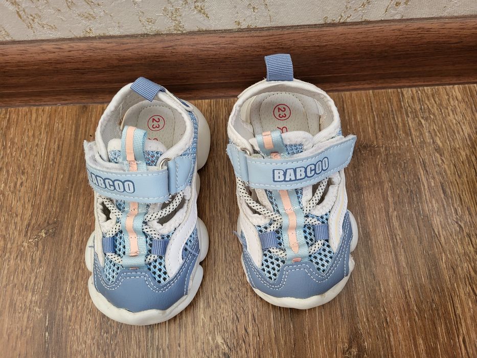 Продаются детские босоножки