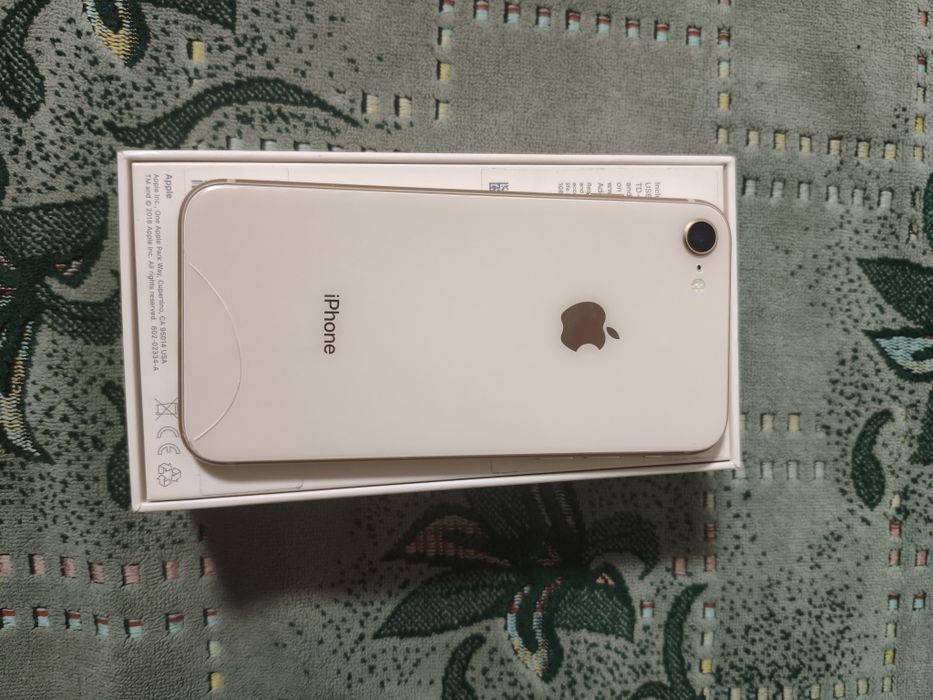 Iphone 8 64 гиг с доками