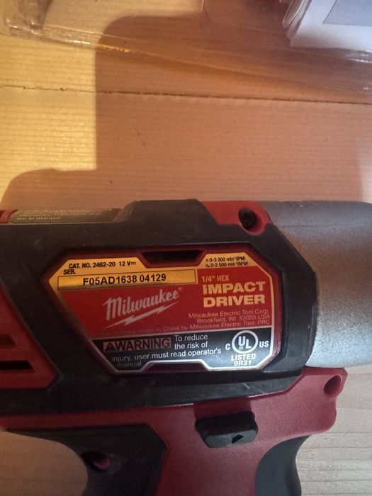 Milwaukee incarcator m12 si m18