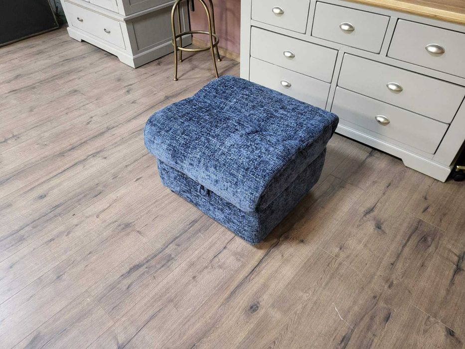 Синя табуретка от плат с функция ракла