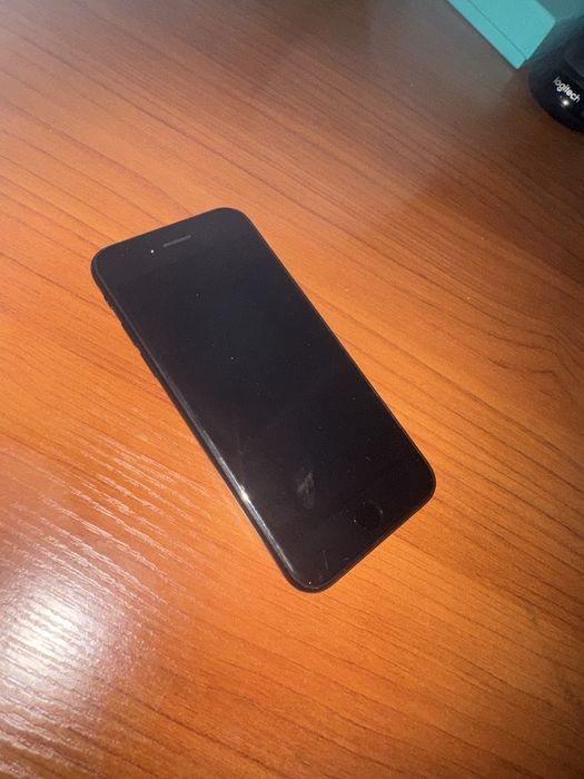 Продам iPhone SE