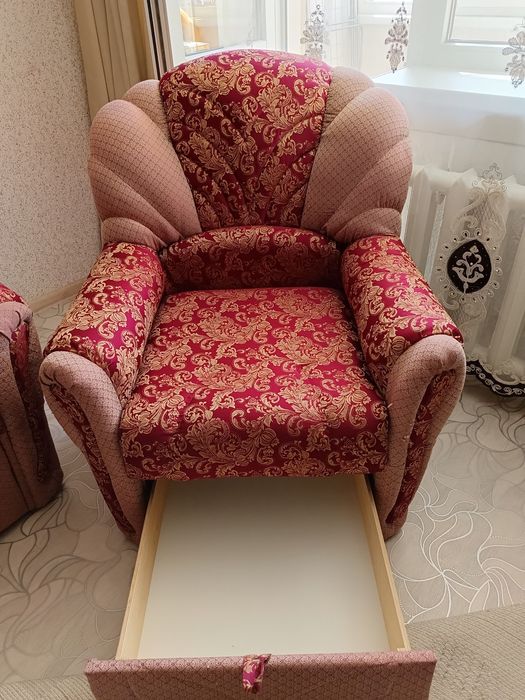 Срочно продам диван