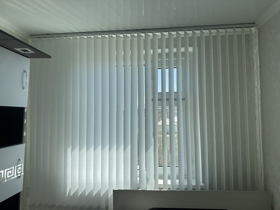 Продам вертикальные жалюзи белые