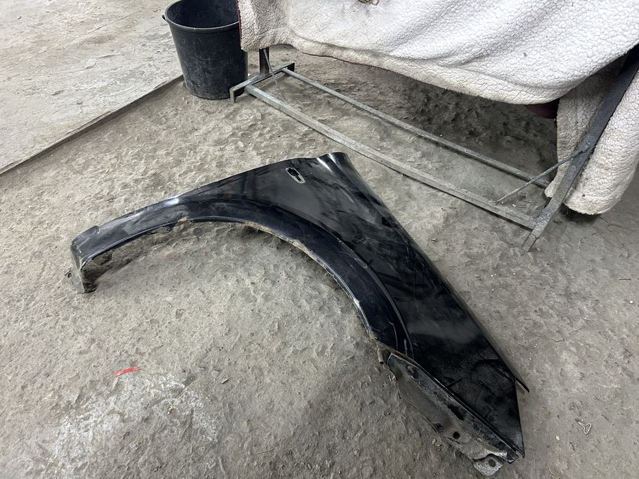 Продам крыло перед правое гранта FL
