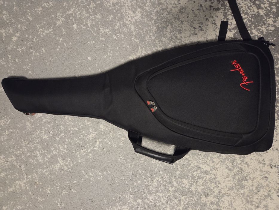 Set  Chitară El.Squier Stratocaster Sunburst + Husă Fender+ accesorii