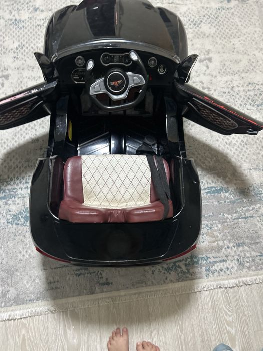 Продам машину на акуммуляторе