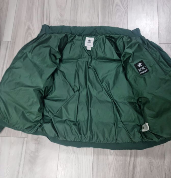 Пуховик adidas зеленый