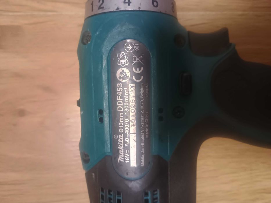 Vând Makita DDF453SYE cu baterie inclusa