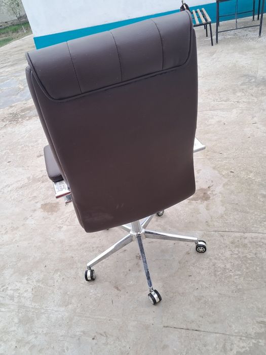 Ofisning kreslo sotiladi xolati yangi umuman ishlatilmagan