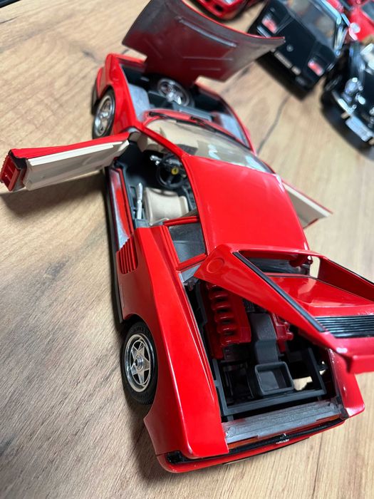 Метална колекционерска количка модел BURAGO FERRARI  1984г.1:18
