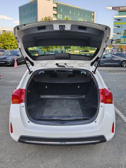 Toyota Auris 1.8 Hybrid CVT 136 CP