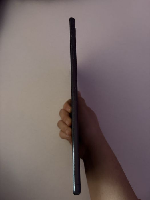 Tableta lenovo functionabila.Arata impecabil