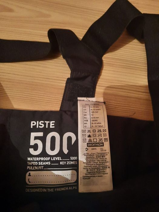 Vand pantaloni de schi