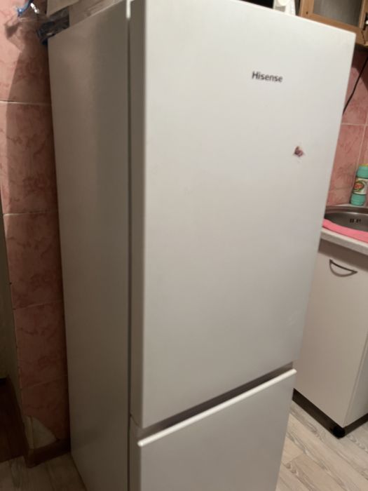 Холодильник Hisense