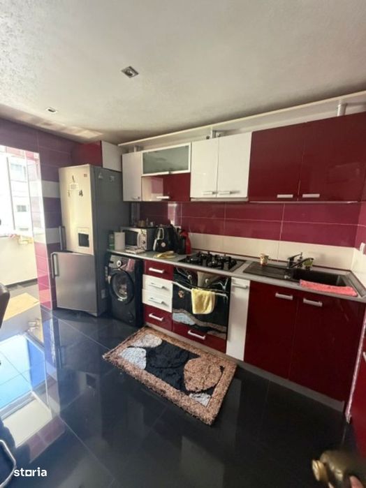 Apartament spatios , etaj 2