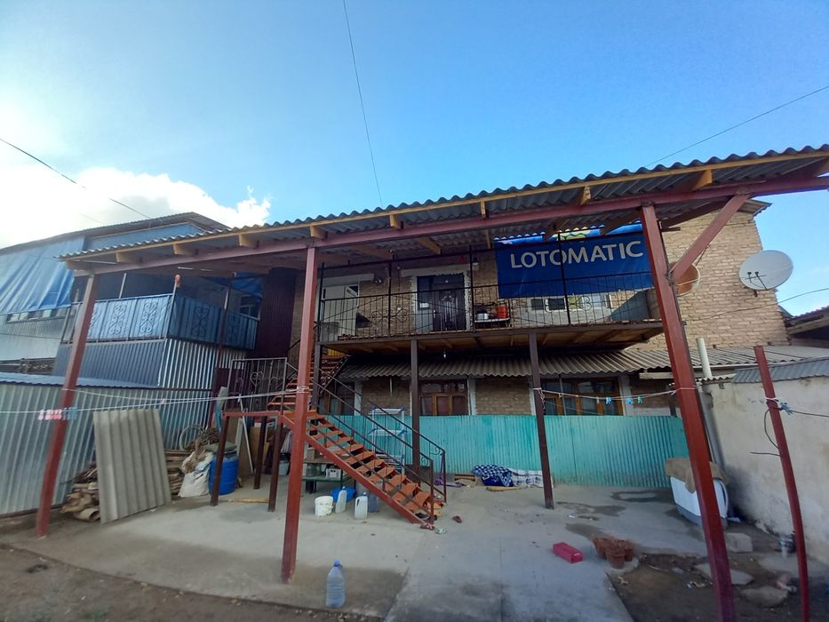 Үй сатылды үш бөлмелі