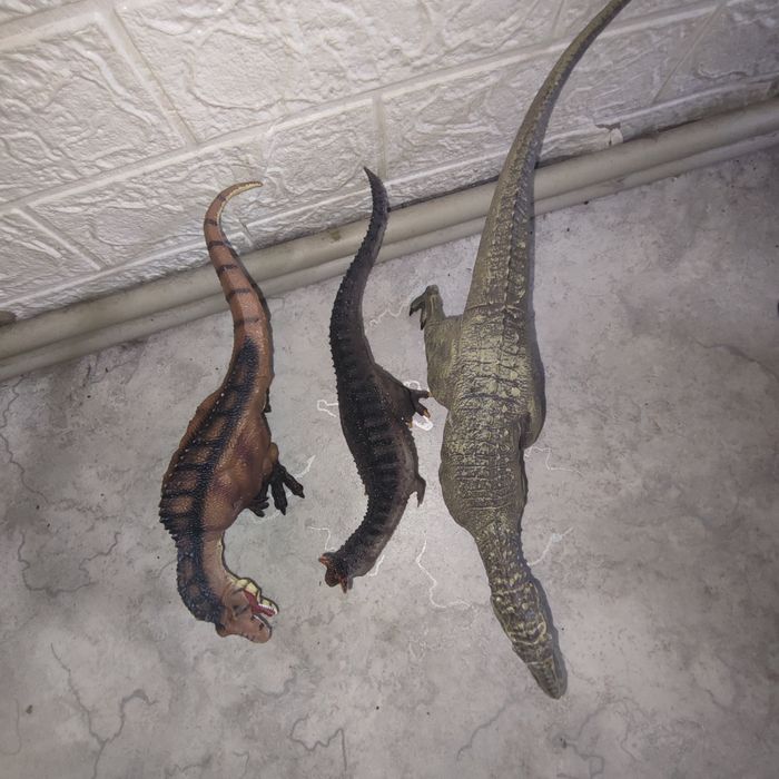 Продам динозавров игрушки.