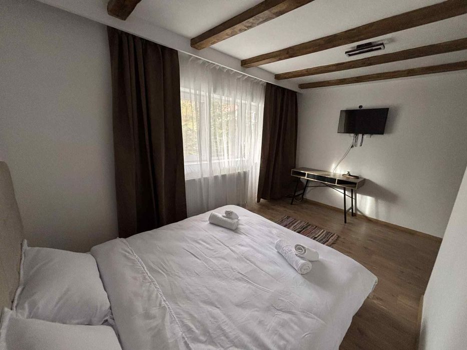 Cazare Ranca 8 camere