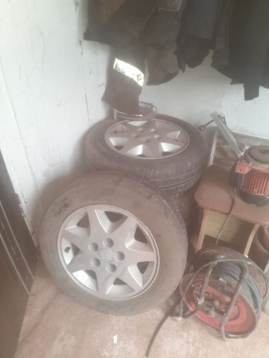 Продам полный комплект колес