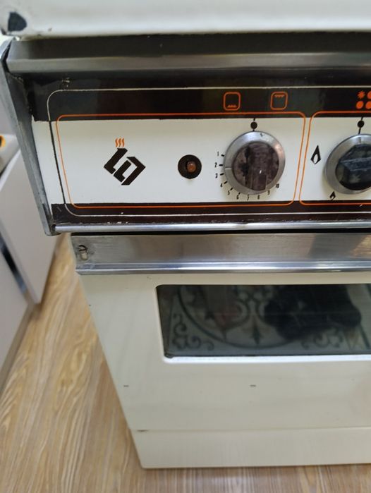 Продаётся в хорошем состоянии все в работает. Самовывоз с 4 этажа.