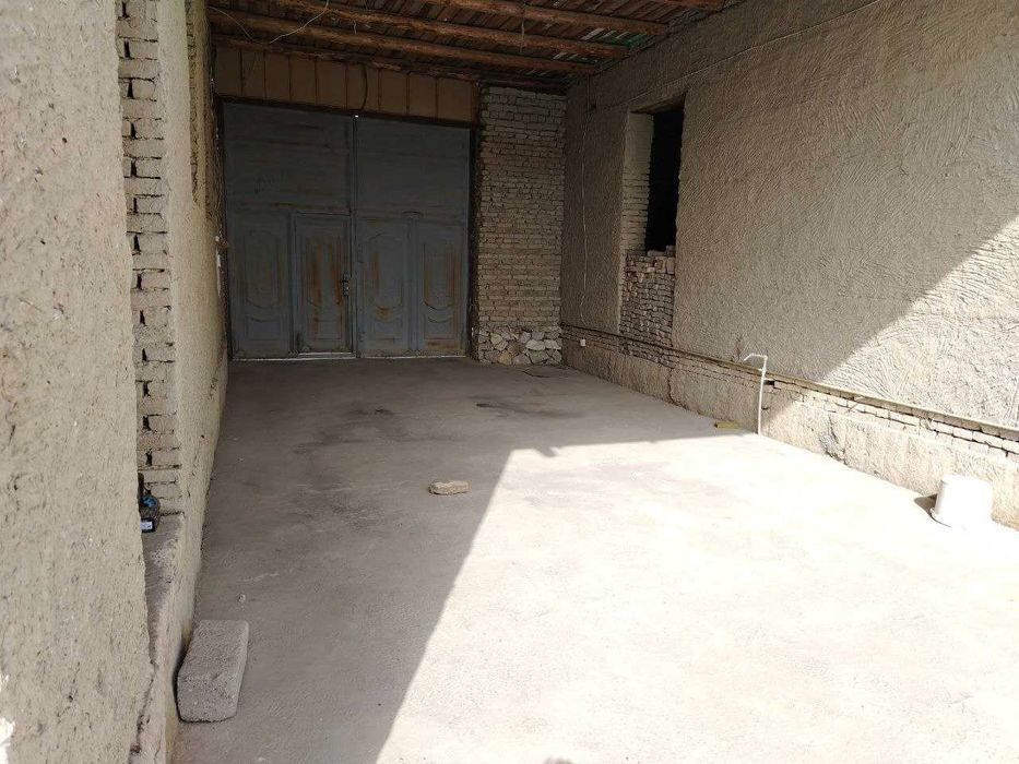 Кармана тумани Кумушкон МФЙ йулни устида ховли сотилади зур нархда