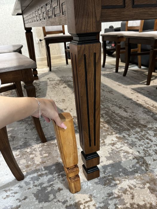 продам госттиный стол со стульями