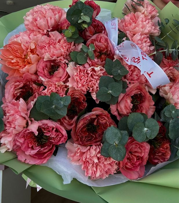 Цветы свежие, большой букет