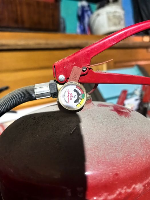 Огнетушитель разные