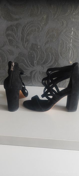 Продаем босоножки 38р