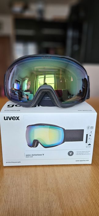 Каска за ски и очила