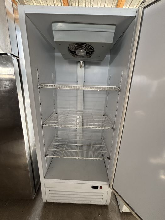 Промышленный холодильный шкаф
