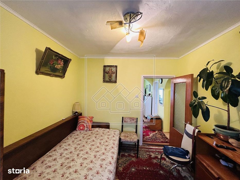 Ap decomandat, 3 camere, balcon, pivnita - N. Iorga