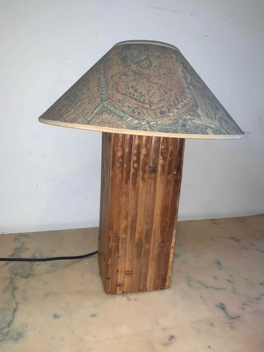 Veioza din lemn imbracata in bambus