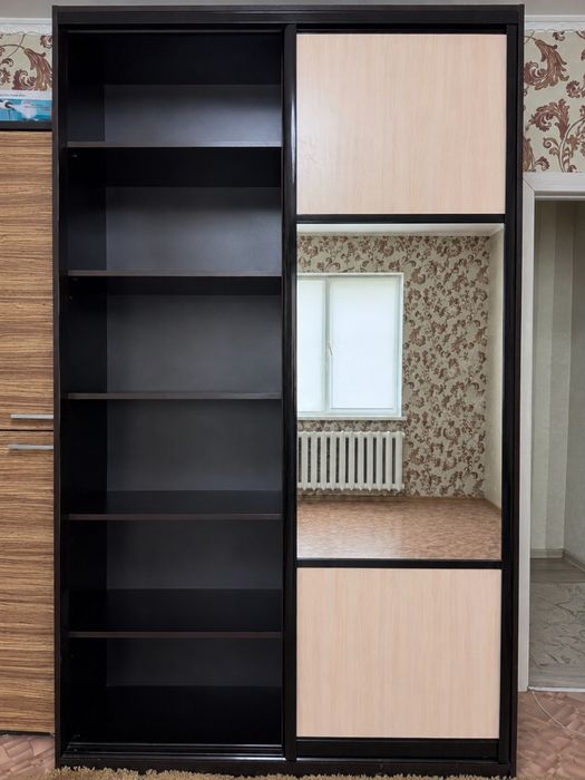 Продам шкаф-купе с зеркалом