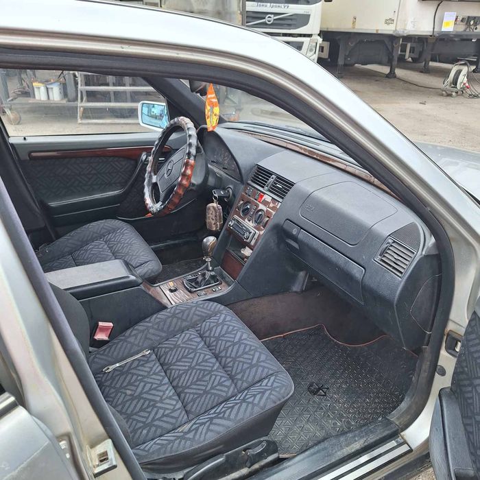 Продавам    Мерцедес C250 D