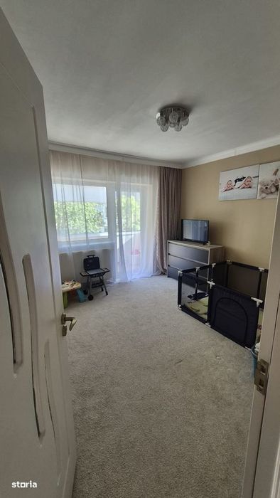 Moldovei 3 camere decomandat etaj 1 cu garaj sub bloc