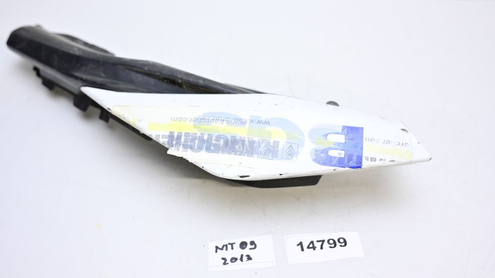 Carena Codita Spate Stanga Yamaha MT09 2014 - 2016