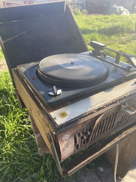 Продавам стар графон да плои и телефон факс