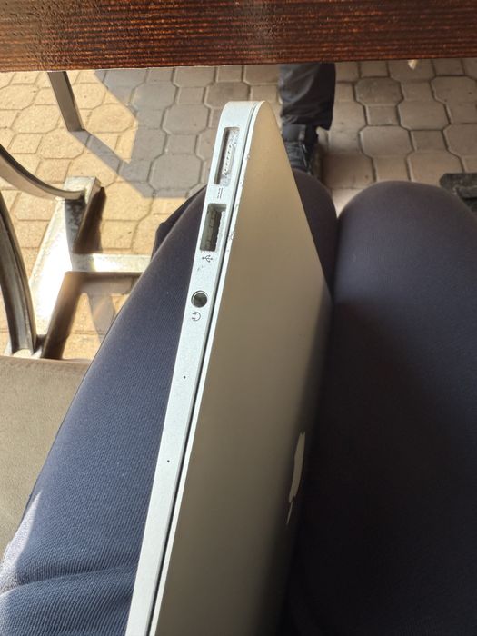 Macbook13 air очень в хорошем состаянии