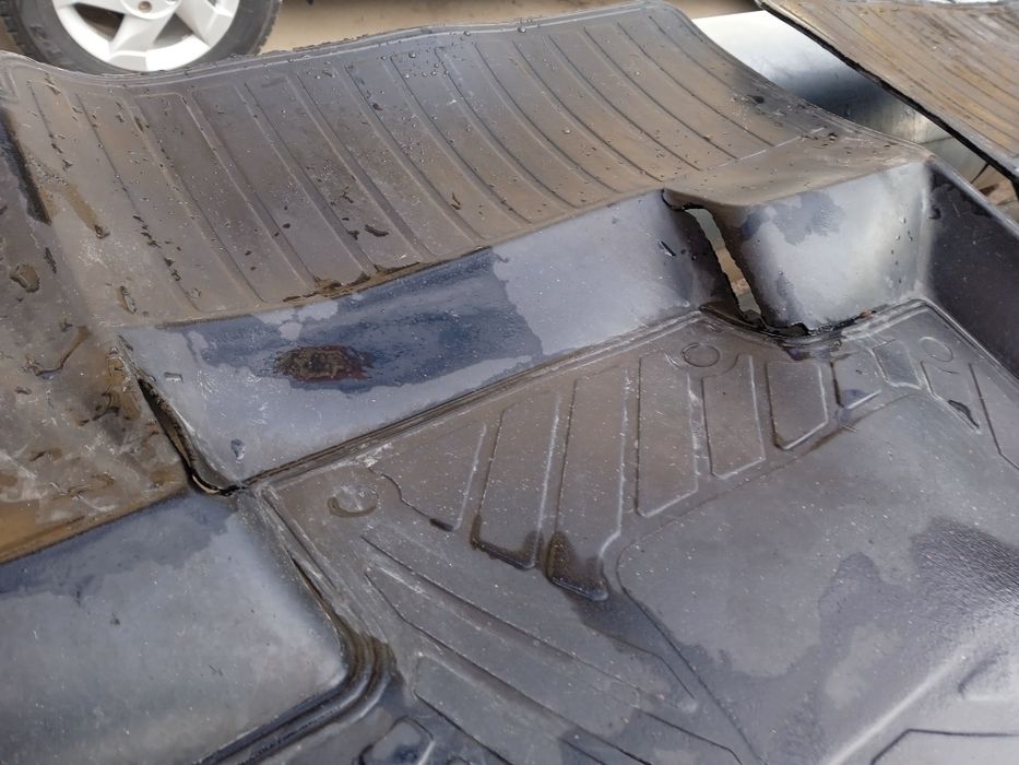 Аатополики резиновые Ларгус Логан