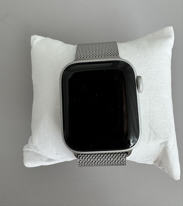 Часы Apple  Watch SE