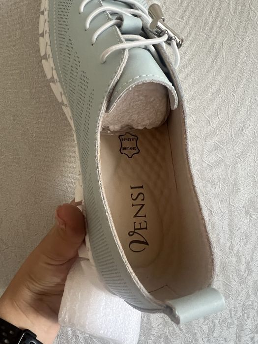 Обувь новая. На 39 размер.