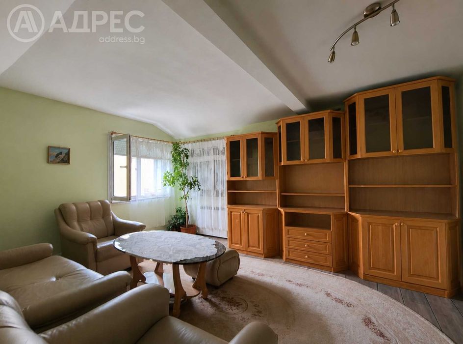 Етаж от къща, Център, 80 кв.м., ет. 3, с подобрения