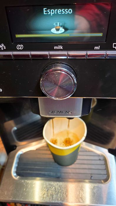 Siemens EQ9  s300 – Espressor automat 11 rețete – Sistem iAroma Inox